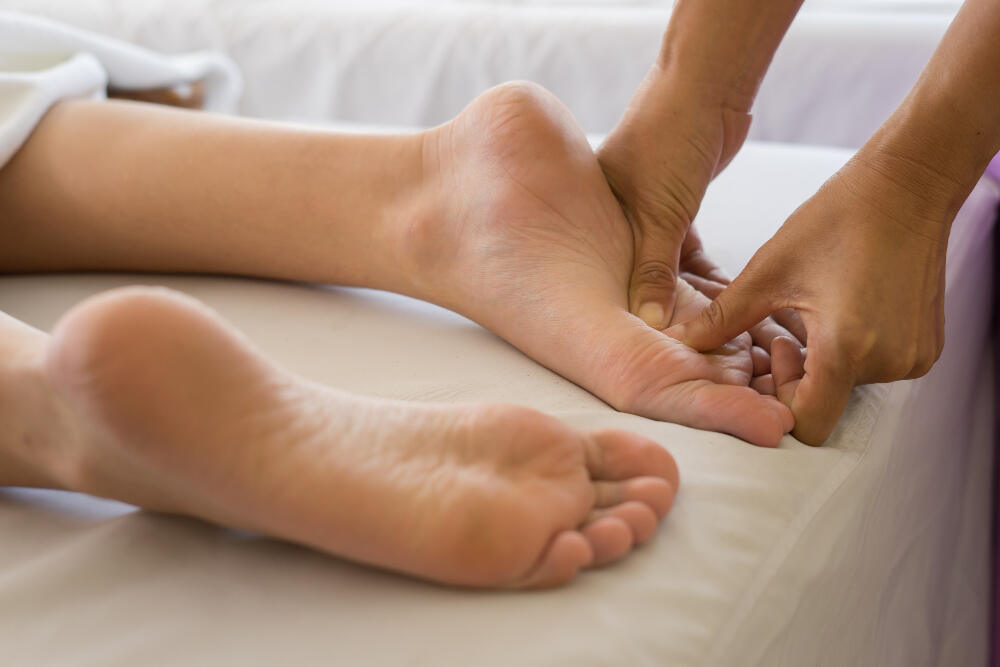 Treatment-of-itching-hands-and-feet